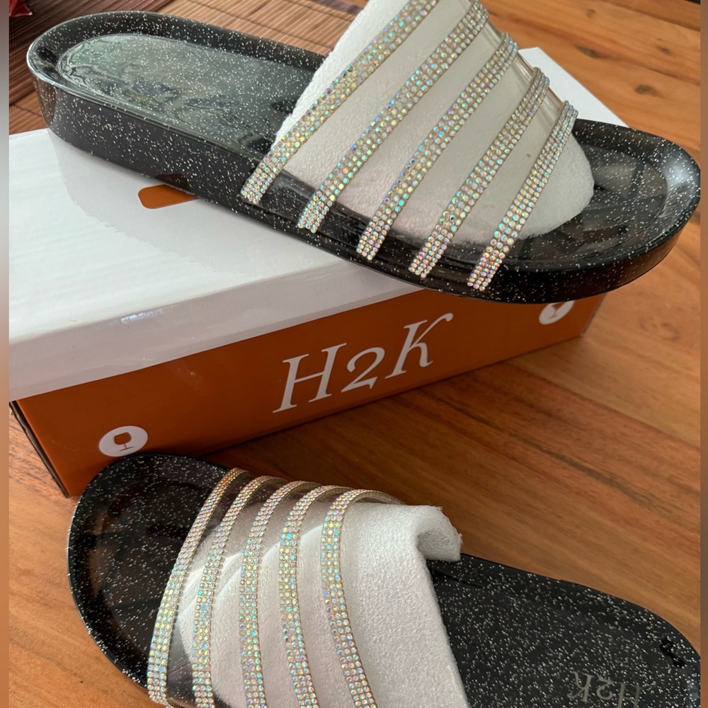 H2k Woman Black and diamond Sandals Size 9